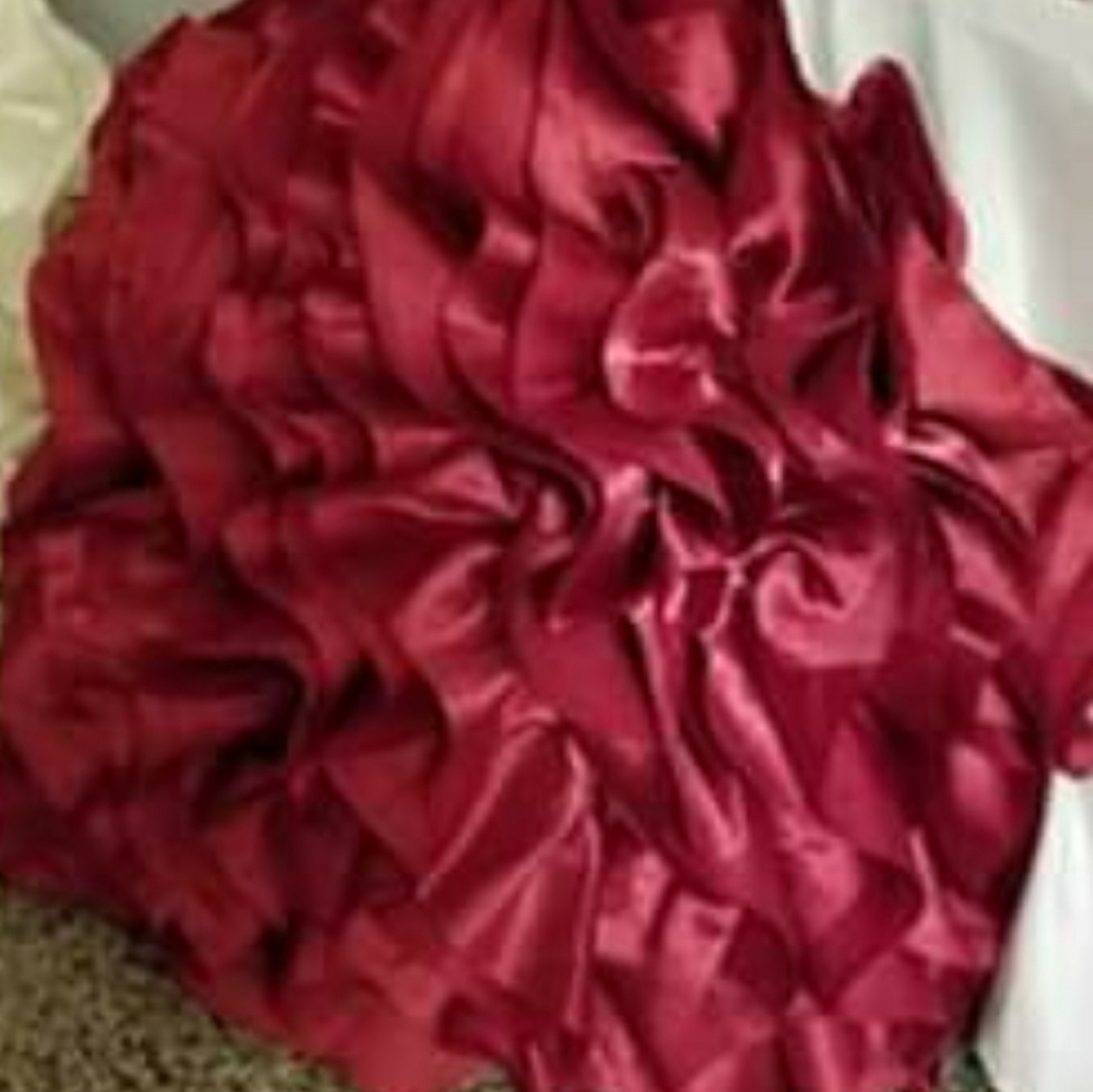 Ruffled round pillows